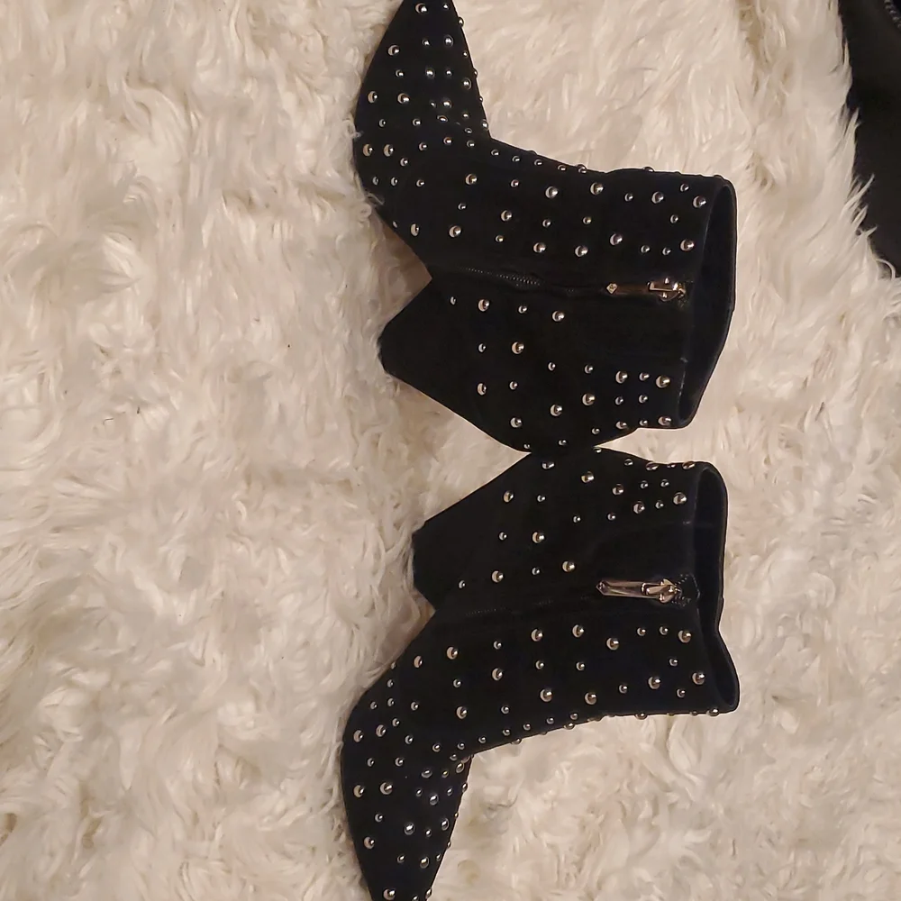 Boot - Picture 2 of 4
